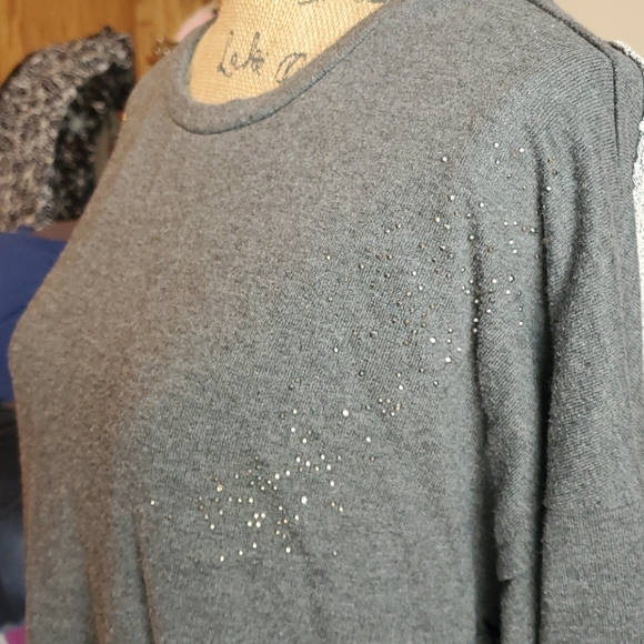 Venus size Large charcoal gray workout top *excellent condition* - Picture 4 of 10